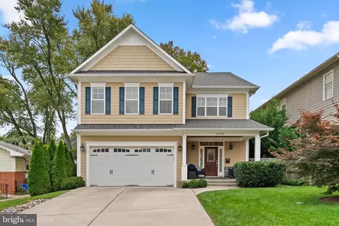 10105 Dickens Ave, Bethesda, MD 20814