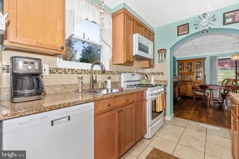12707 Bushey Dr, Silver Spring, MD 20906 photo 9
