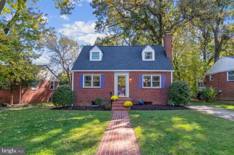 815 Davis Ave, Takoma Park, MD 20912