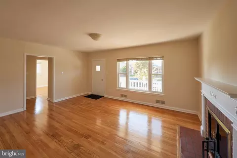 11105 Dodson Ln, Silver Spring, MD 20902 photo 6
