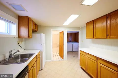 11105 Dodson Ln, Silver Spring, MD 20902 photo 29