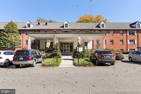 5301 Westbard Cir #302, Bethesda, MD 20816