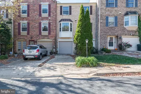 10936 Pebble Run Dr, Silver Spring, MD 20902 photo 2