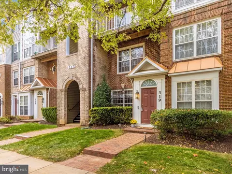 319 Fallsgrove Dr #69, Rockville, MD 20850
