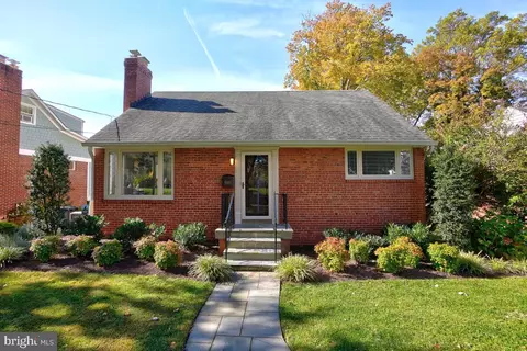 9308 Adelaide Dr, Bethesda, MD 20817