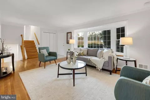 9705 Nassau Ln, Silver Spring, MD 20901 photo 2