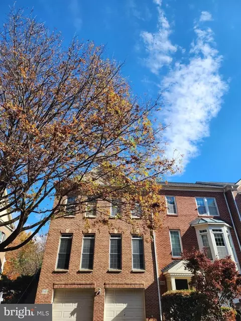540 Winding Rose Dr, Rockville, MD 20850