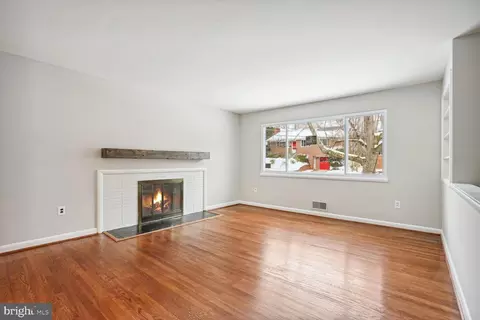 Living - 102 Belton Rd, Silver Spring, MD 20901 photo 3 of 8