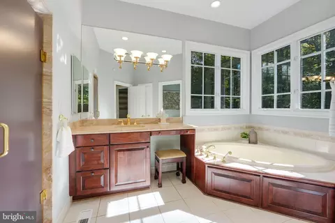 11222 River View Dr, Potomac, MD 20854 photo 28