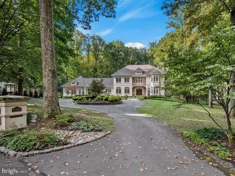 11222 River View Dr, Potomac, MD 20854