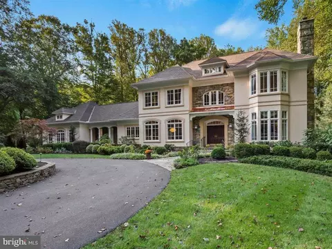 11222 River View Dr, Potomac, MD 20854 photo 2