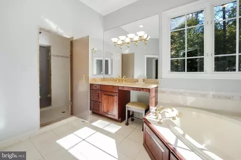 11222 River View Dr, Potomac, MD 20854 photo 27