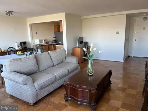 10201 Grosvenor Pl #1619, Rockville, MD 20852