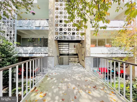 7551 Spring Lake Dr #B1, Bethesda, MD 20817