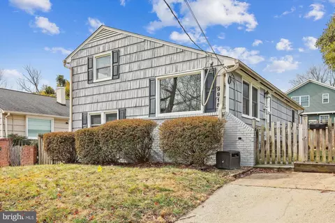 9918 Fleming Ave, Bethesda, MD 20814