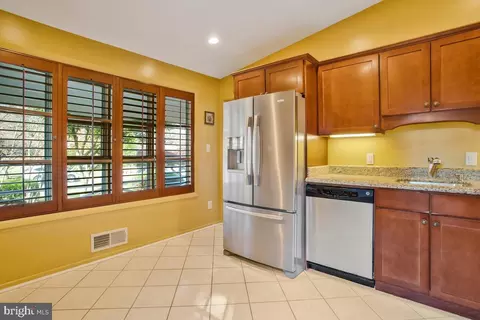10107 Devere Ct, Silver Spring, MD 20903 photo 13