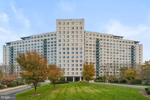 10401 Grosvenor Pl #311, Rockville, MD 20852