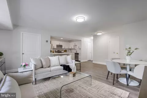 876 Quince Orchard Blvd #876-T2, Gaithersburg, MD 20878