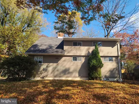 1806 Mcauliffe Dr, Rockville, MD 20851