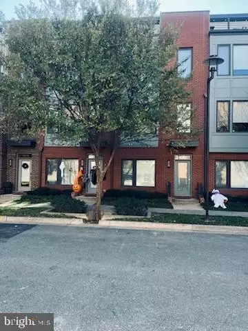 8082 Flatbush St, Rockville, MD 20855