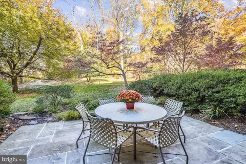 4956 Sentinel Dr #9-105, Bethesda, MD 20816