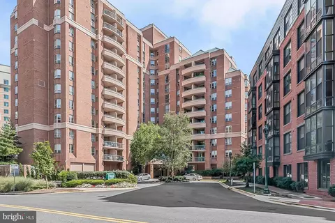 4808 Moorland Ln #502, Bethesda, MD 20814