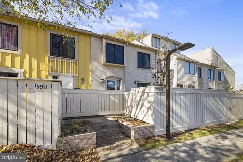 9909 Ridgeline Dr, Montgomery Village, MD 20886