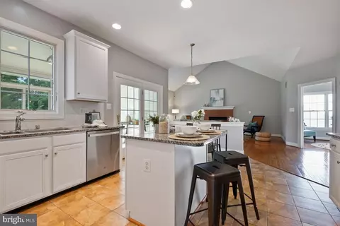 18514 Black Kettle Dr, Boyds, MD 20841 photo 6