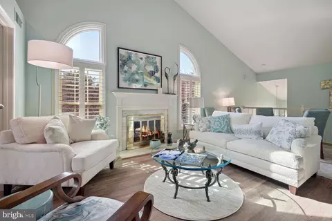 10803 Luxberry Dr, North Bethesda, MD 20852