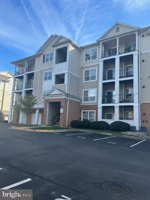 19607 Galway Bay Cir #201, Germantown, MD 20874