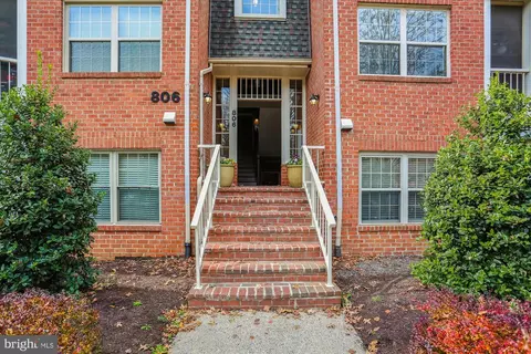 806 Amber Tree Ct #301, Gaithersburg, MD 20878