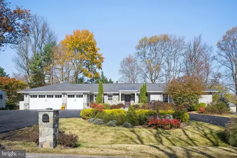 9101 Cherbourg Dr, Potomac, MD 20854