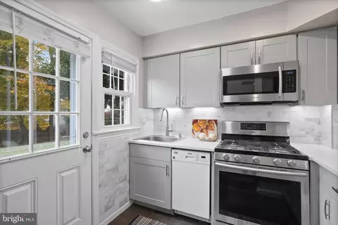 1736 E West Hwy #1736, Silver Spring, MD 20910 photo 8