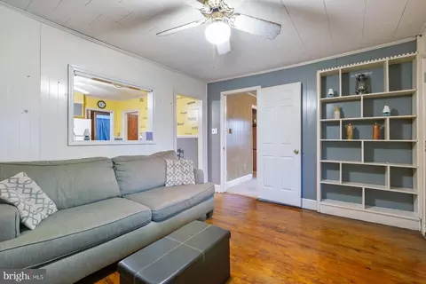 21610 Slidell Rd, Boyds, MD 20841 photo 4