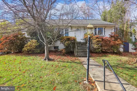 9202 Chanute Dr, Bethesda, MD 20814
