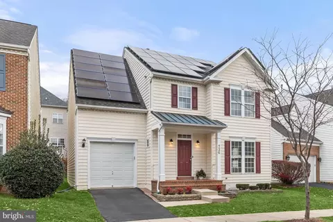 736 Summer Walk Dr, Gaithersburg, MD 20878