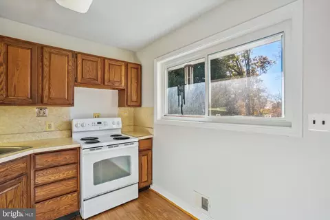 1700 Windham Ln, Silver Spring, MD 20902 photo 9