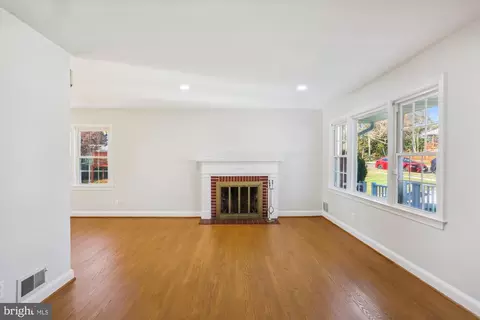 1700 Windham Ln, Silver Spring, MD 20902 photo 4