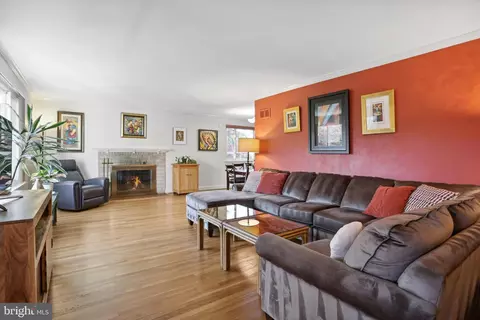 2405 Colston Dr, Silver Spring, MD 20910 photo 4