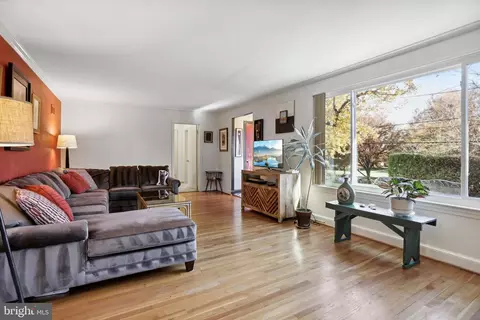 2405 Colston Dr, Silver Spring, MD 20910 photo 3