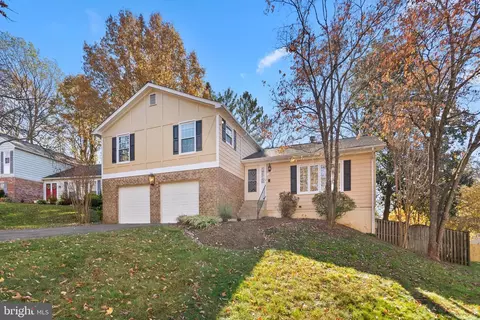 2 Sunrise Ct, Potomac, MD 20854