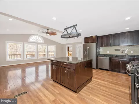 19121 Dowden Cir, Poolesville, MD 20837 photo 15
