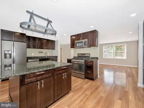 19121 Dowden Cir, Poolesville, MD 20837 photo 14