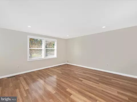 19121 Dowden Cir, Poolesville, MD 20837 photo 3
