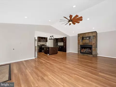 19121 Dowden Cir, Poolesville, MD 20837 photo 10