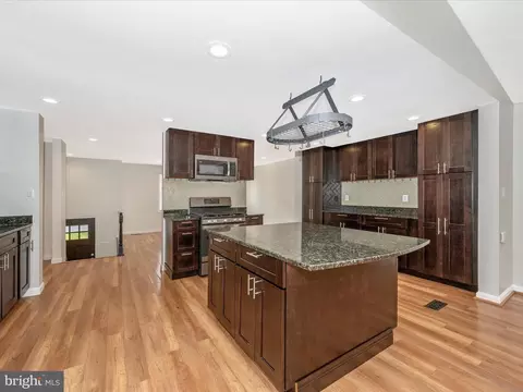 19121 Dowden Cir, Poolesville, MD 20837 photo 13