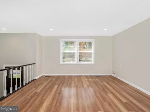 19121 Dowden Cir, Poolesville, MD 20837 photo 4