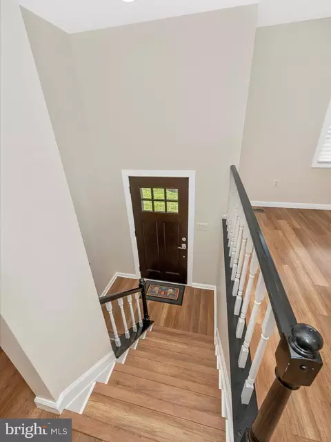 19121 Dowden Cir, Poolesville, MD 20837 photo 2