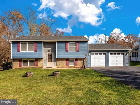 19121 Dowden Cir, Poolesville, MD 20837