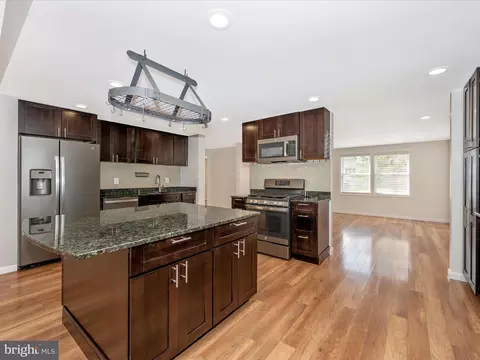 19121 Dowden Cir, Poolesville, MD 20837 photo 11